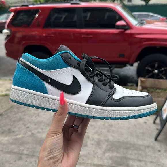 Air Jordan 1 Low SE - Picture 2 of 14